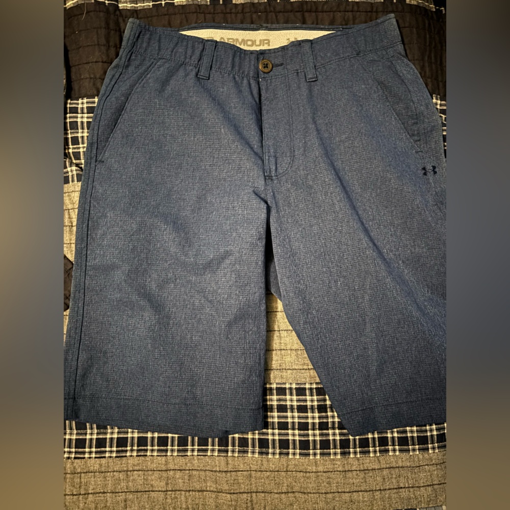 These navy Under Armour golf shorts, with a waist size of 30.